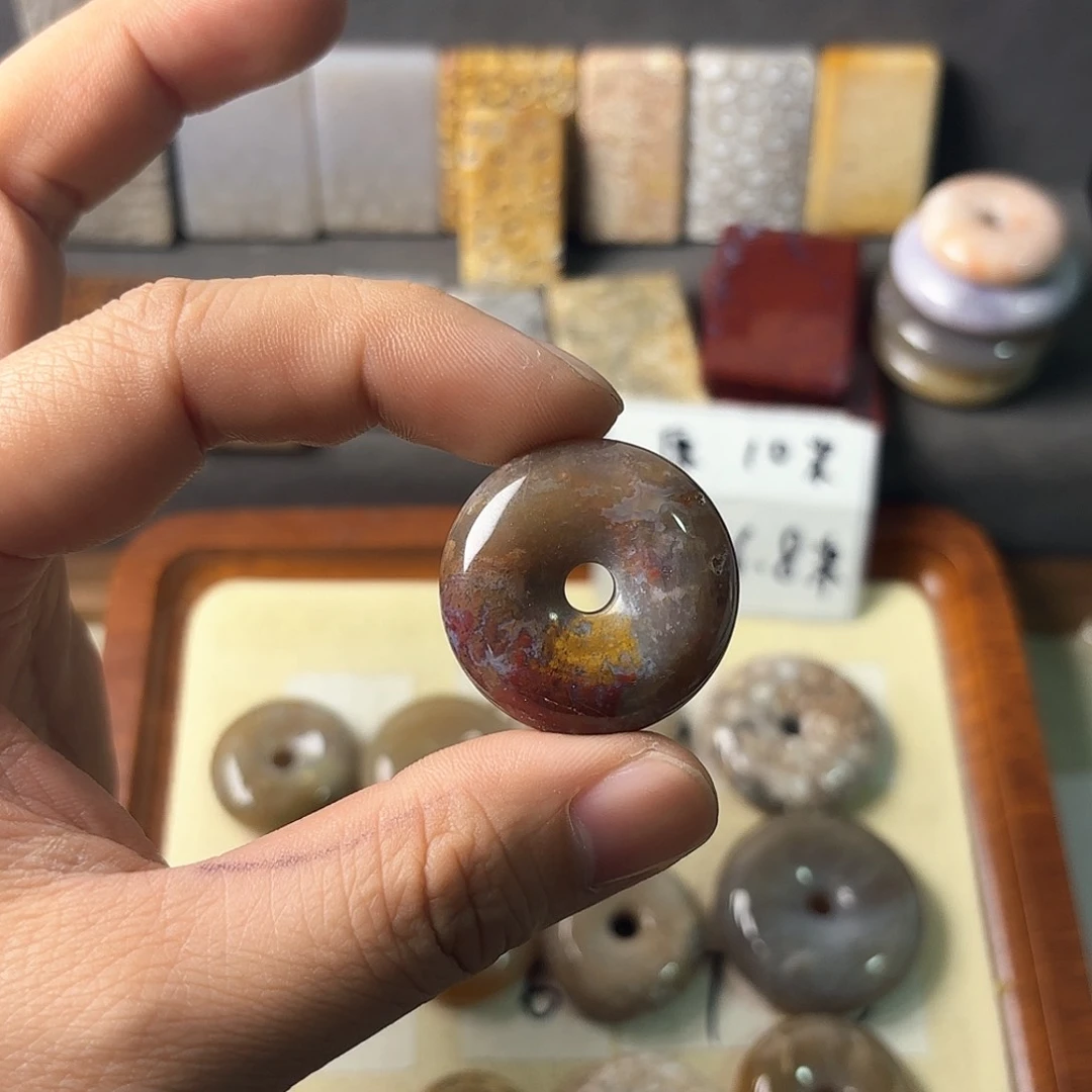 硅化玉颈饰未镶嵌爱****?