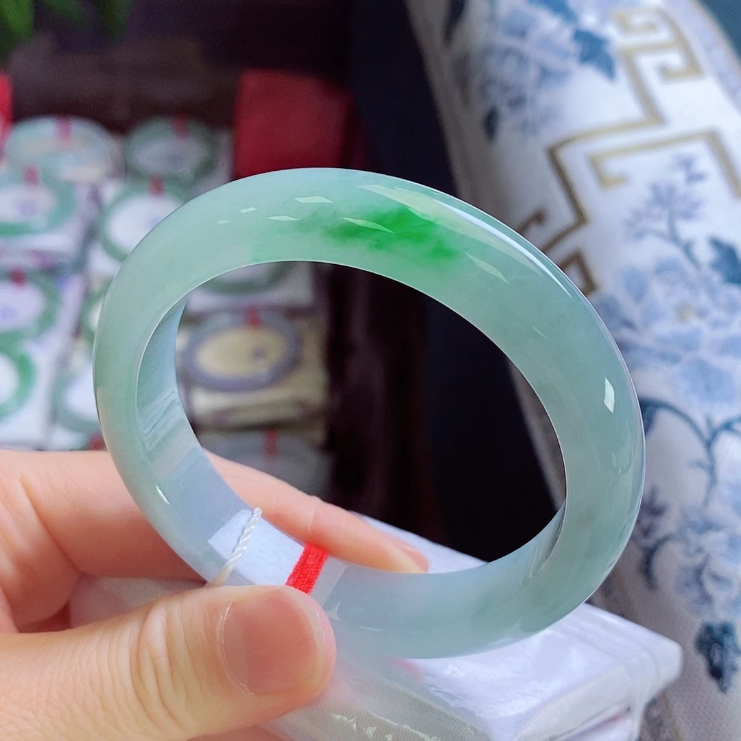翡翠未镶嵌手镯阳绿56