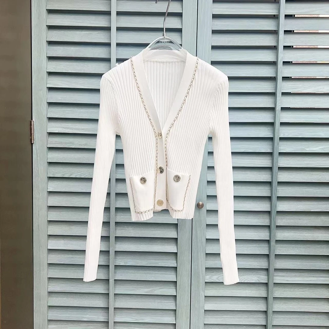 i-EAST 氛围小香~小香风扣饰坑条纹针织开衫T11142