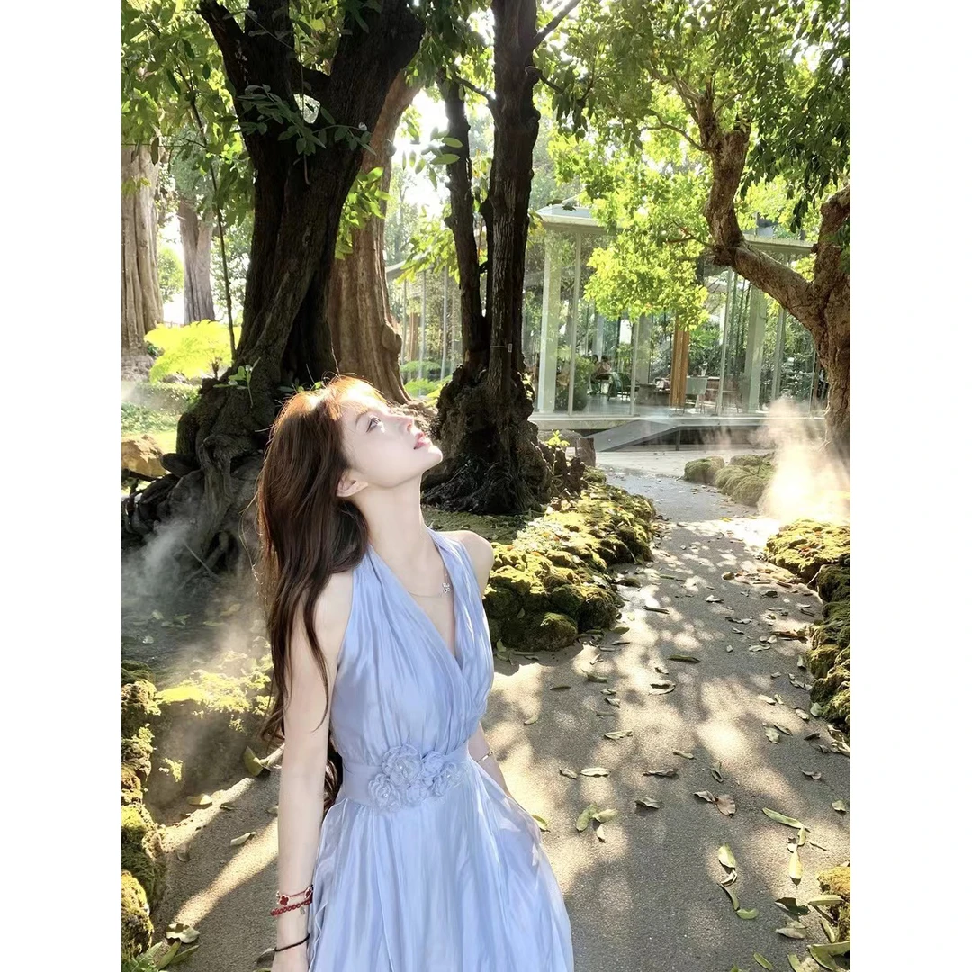 缪斯爱神 挂脖高腰V领气质小清新立体花朵多裁片蓝色连衣裙1707