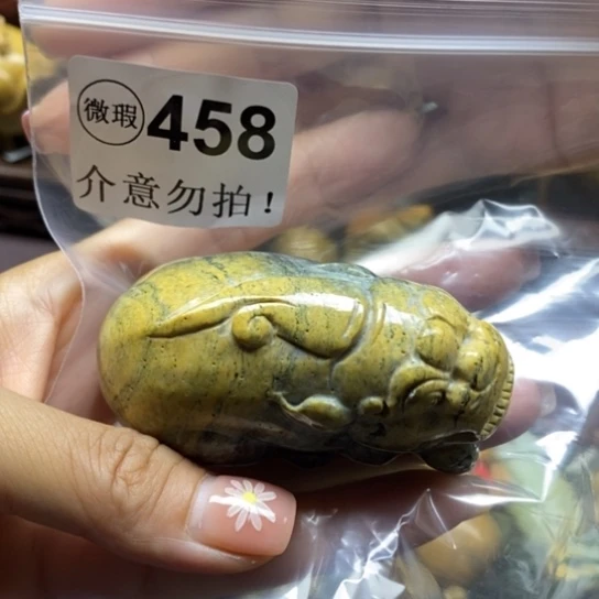 未镶嵌岫岩河磨玉（透闪石质玉）把件
