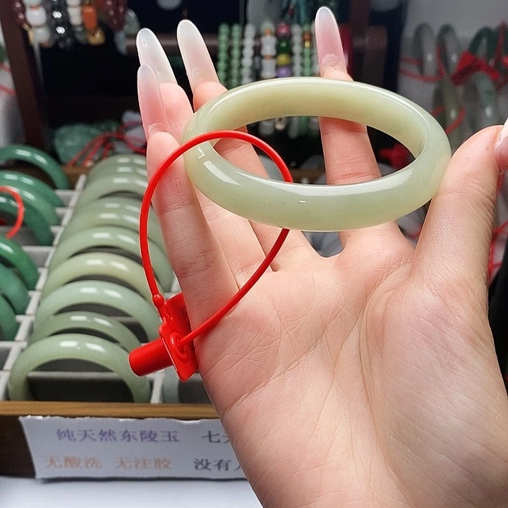 东陵石未镶嵌手镯