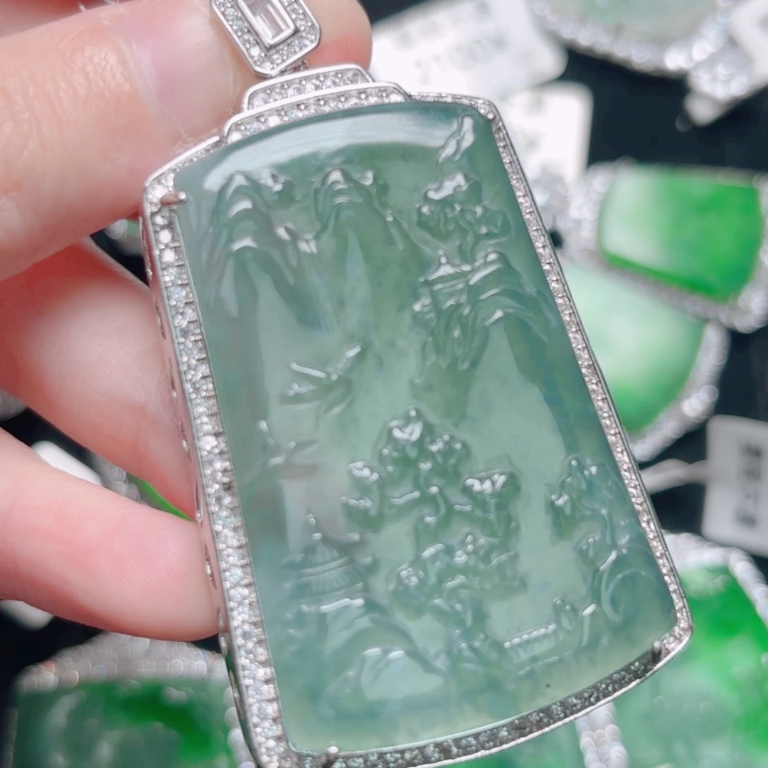 翡翠颈饰未镶嵌山水牌