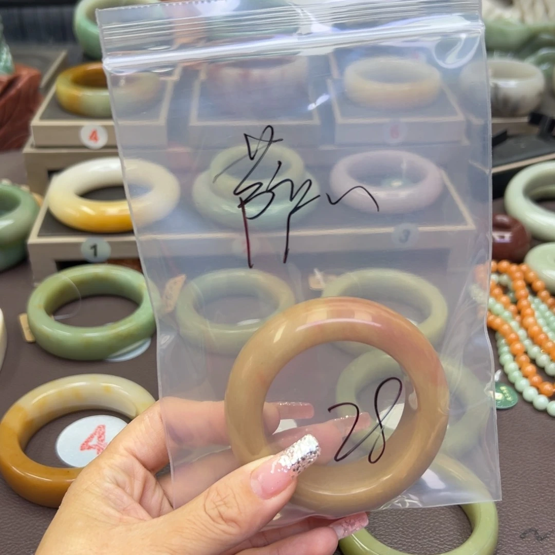 石英质玉手镯未镶嵌萨*