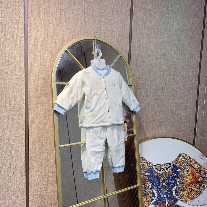 AV189    宝宝蓝色拼接满印棉花套装