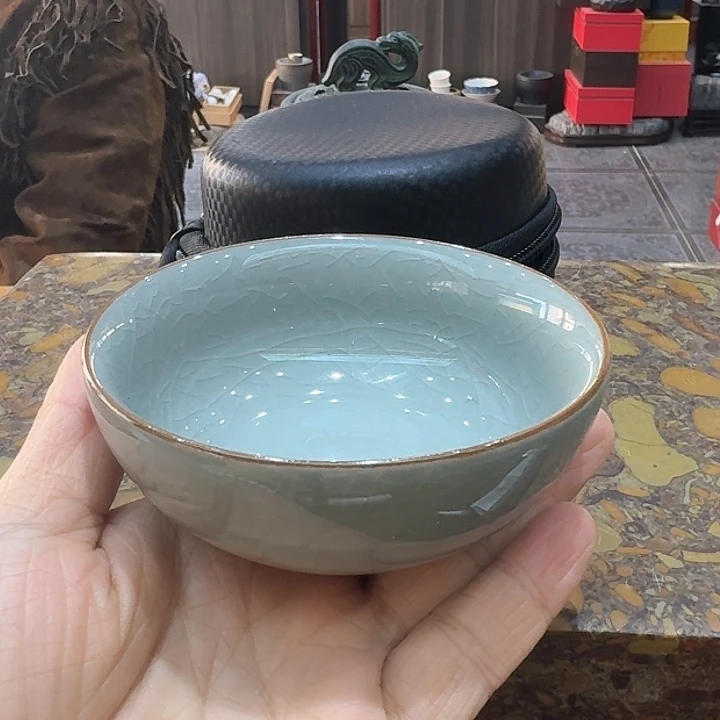 哥瓷杯一个，瓷。品茗的