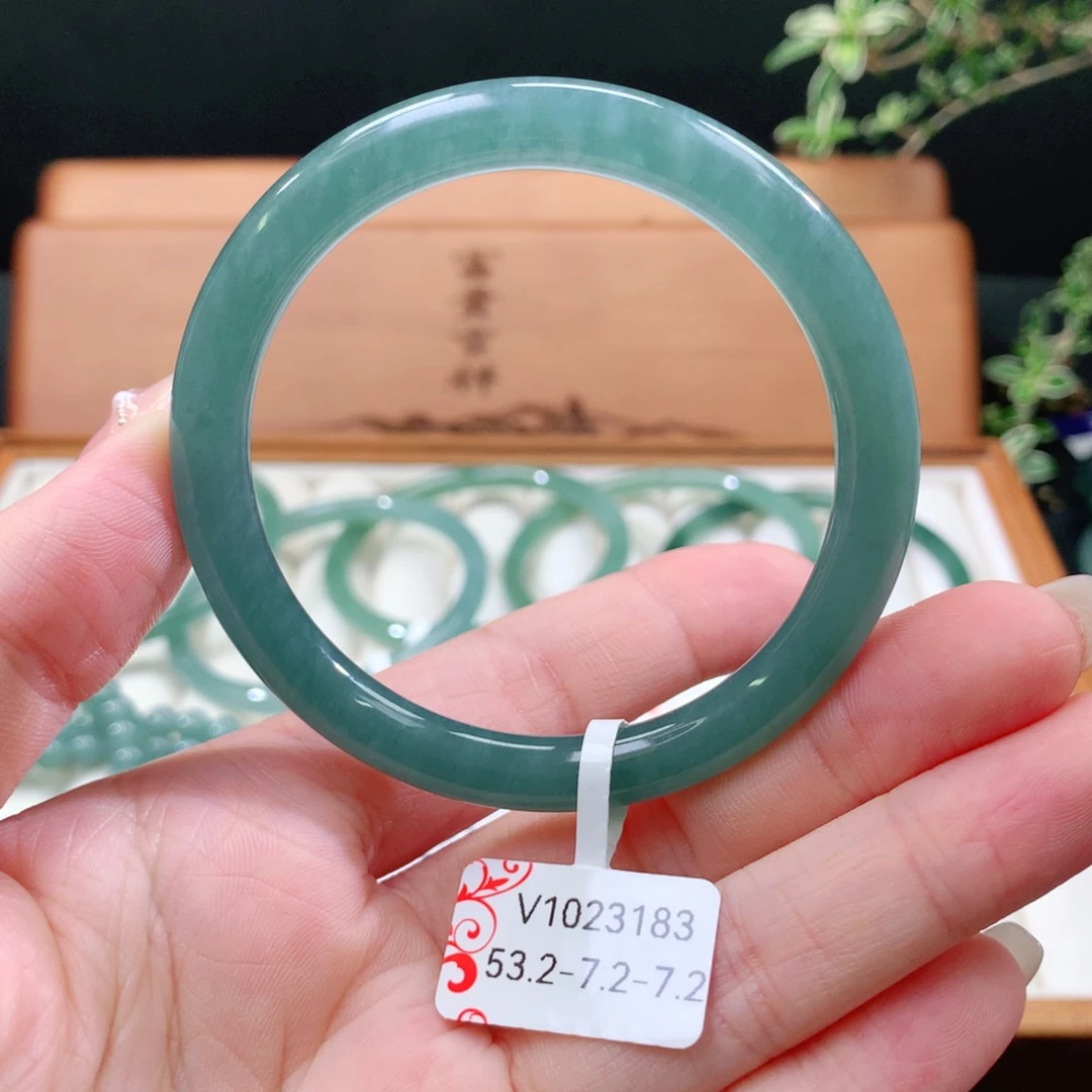 翡翠手镯未镶嵌天然