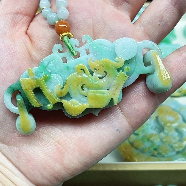 翡翠颈饰未镶嵌翡翠吊坠