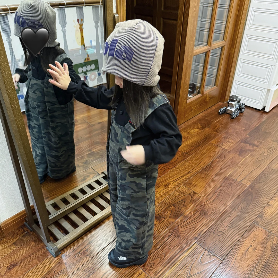 女童秋季套装2025新款儿童休闲宽松百搭迷彩背带裤宝宝翻领卫衣潮