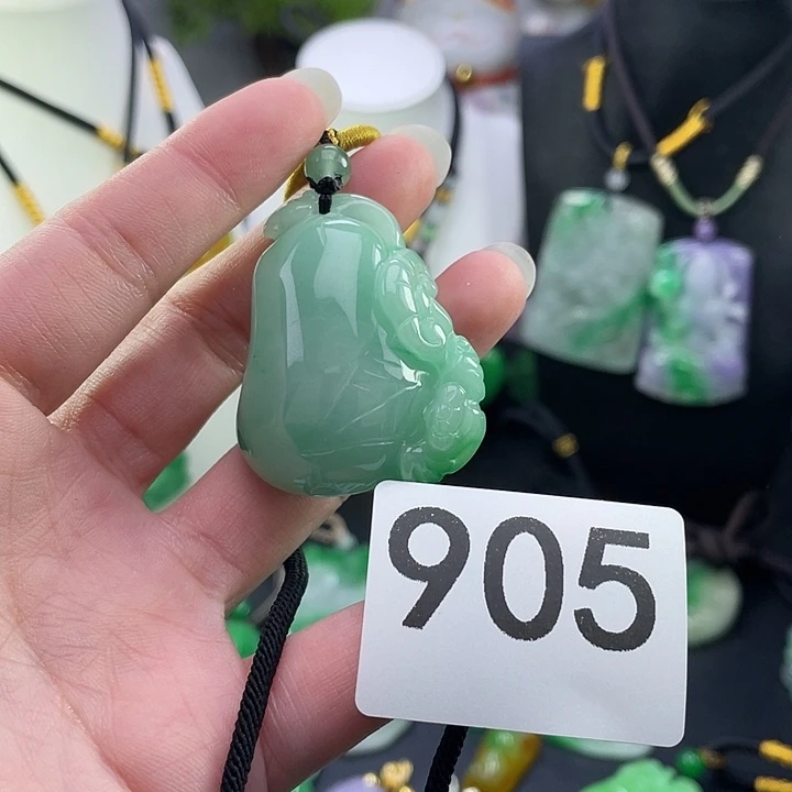 翡翠未镶嵌吊坠(赠链)