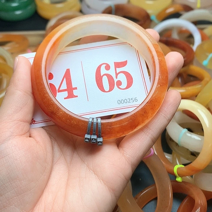 未镶嵌石英质玉（黄龙玉）手镯j****k