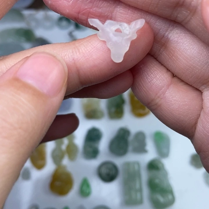 定制翡翠未镶嵌鹿头