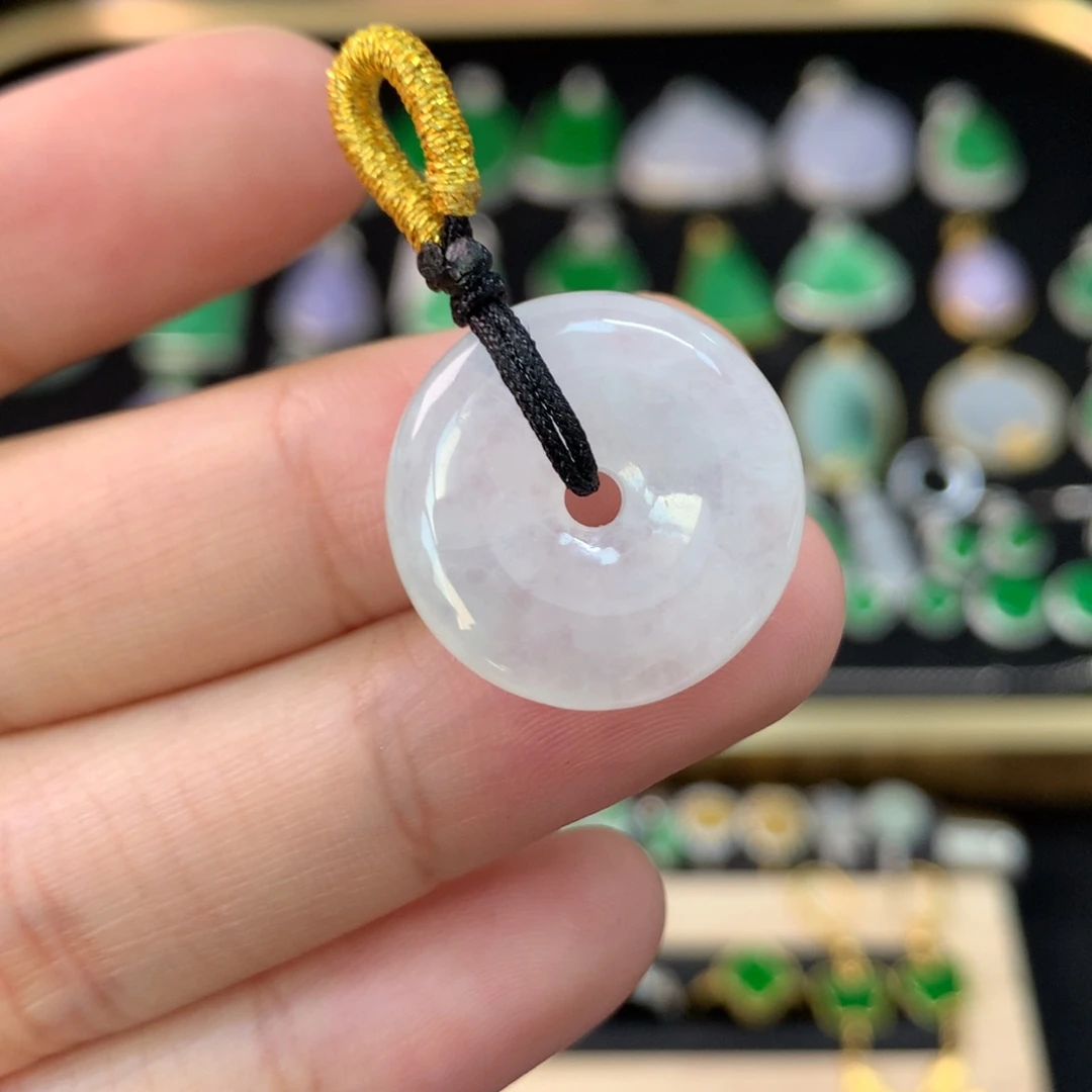 翡翠未镶嵌颈饰平安扣