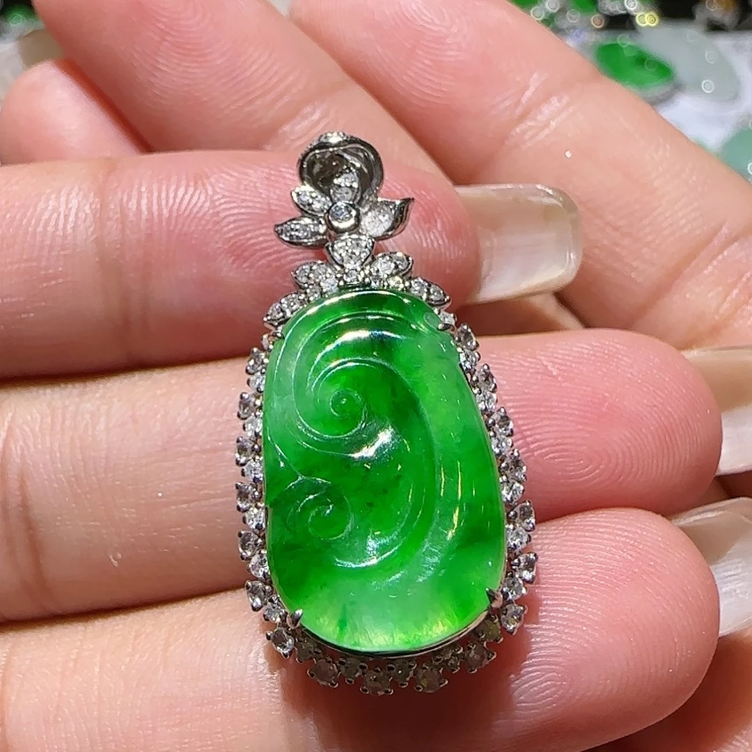 【闪购商品】颈饰18K金镶嵌翡翠天然