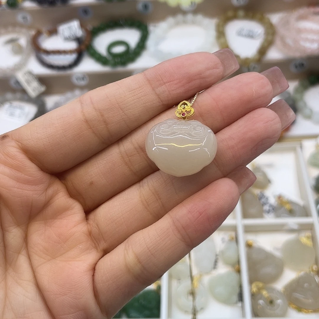 和田玉18K金镶嵌吊坠(赠链)