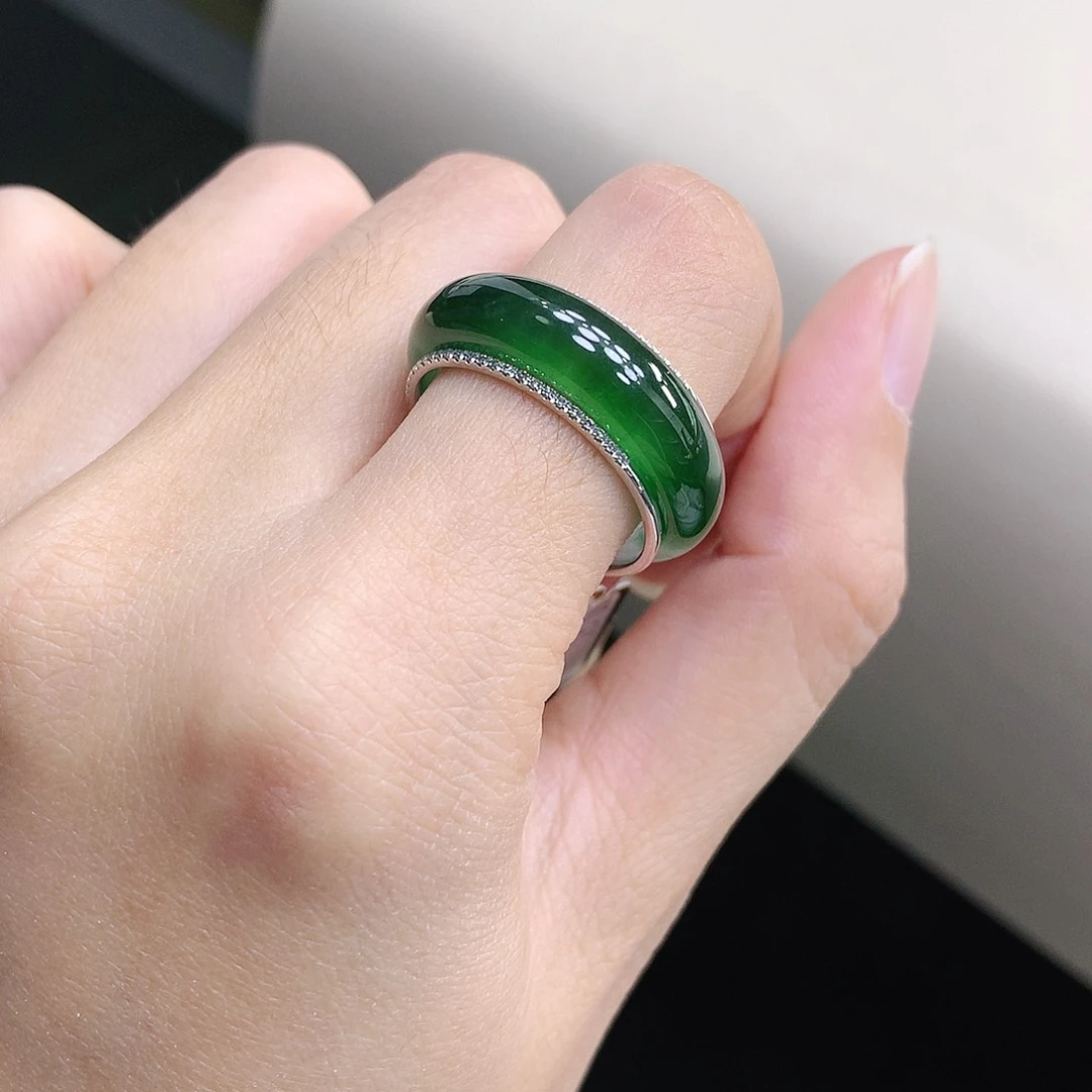 18K金镶嵌戒指翡翠缅甸翡翠A货