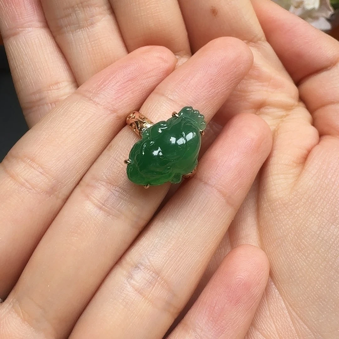 翡翠18K金镶嵌颈饰貔貅