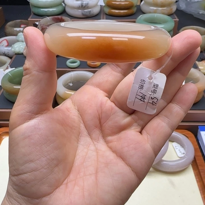 石英岩玉未镶嵌手镯