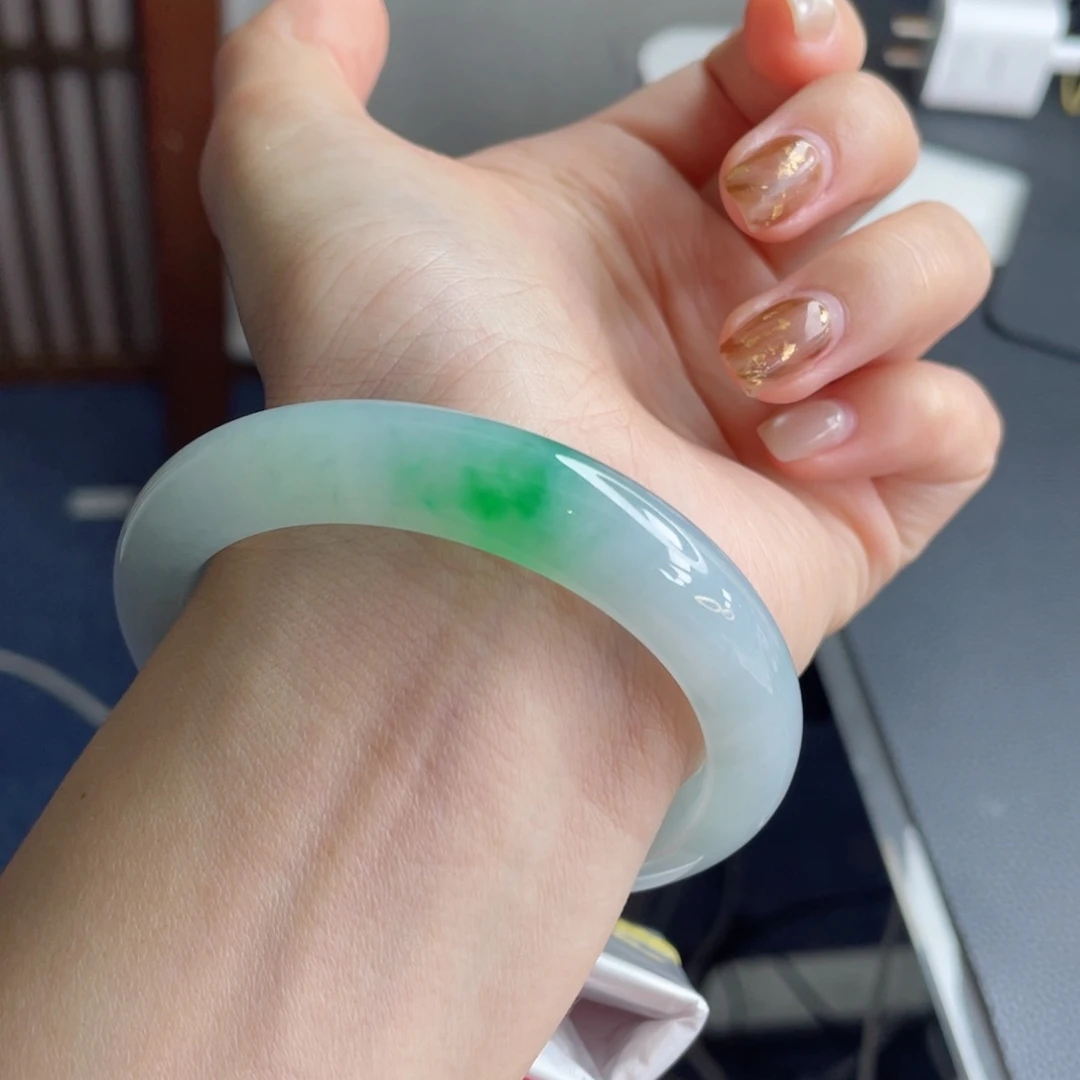 未镶嵌手镯翡翠56.6正圈 飘辣绿 鲜艳明媚13号