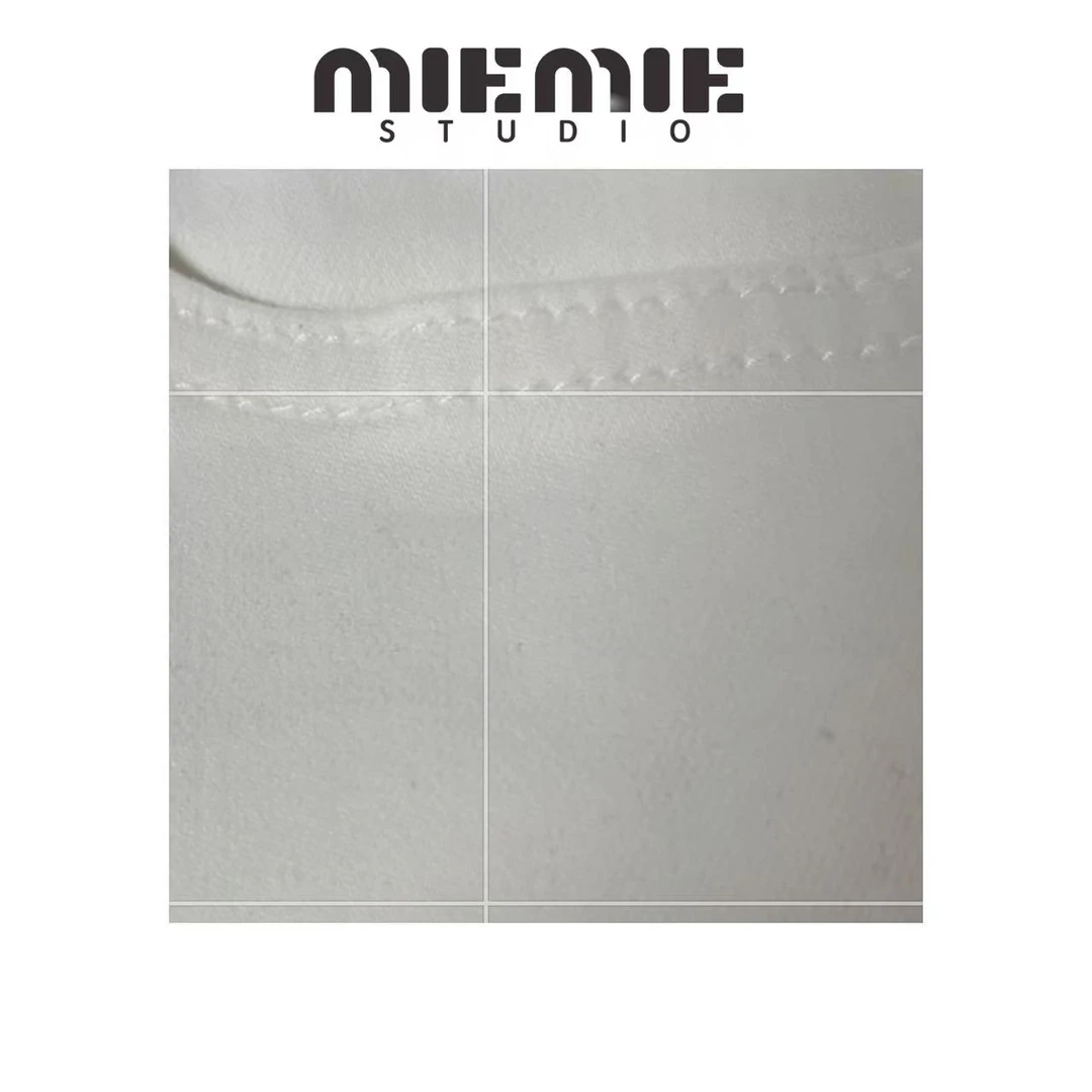 【弗类】是白色的喇叭喇叭裤子