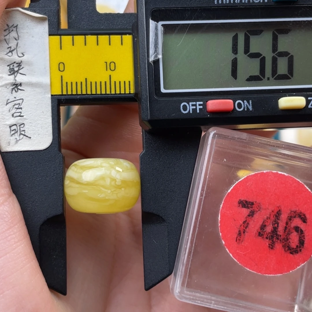 蜜蜡未镶嵌珠宝奇石