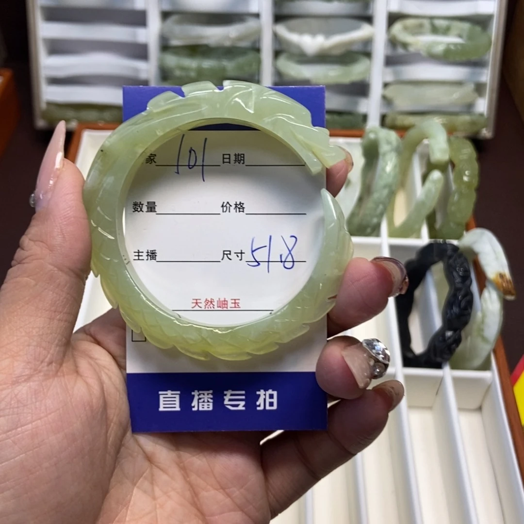 蛇纹石玉手镯未镶嵌