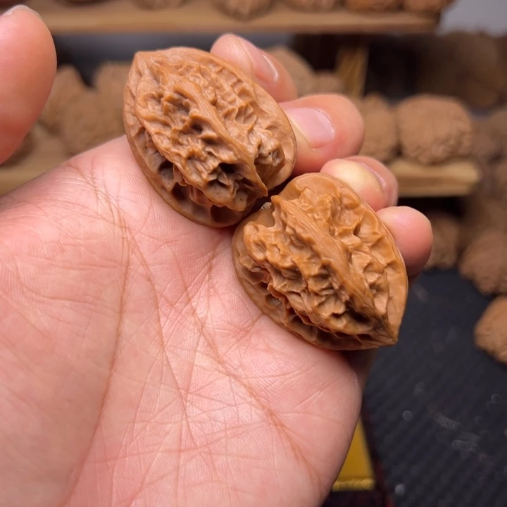 文玩核桃吊坠龙骨鸡心