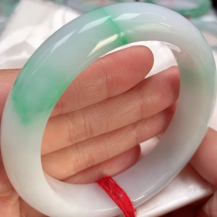 翡翠手镯未镶嵌白底青66号