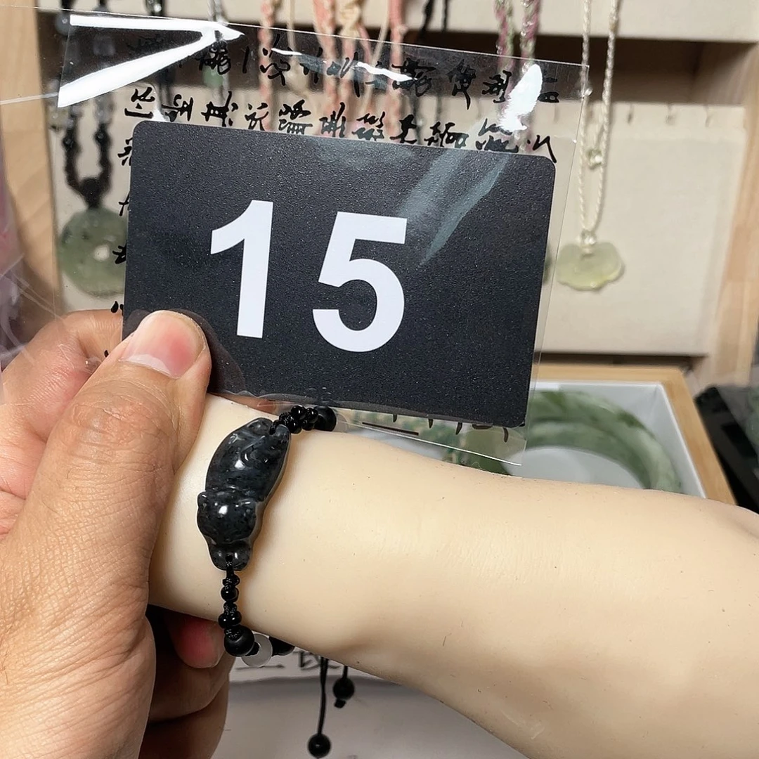 蛇纹石玉颈饰合金