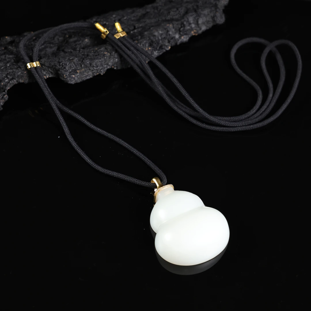 18k和田玉白玉大葫芦吊坠