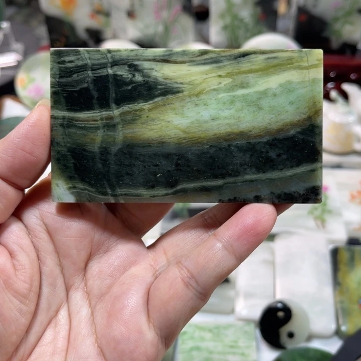 独山玉未镶嵌颈饰