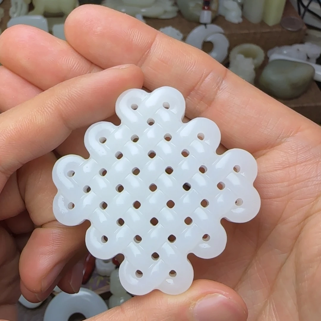 和田玉挂件未镶嵌中国结