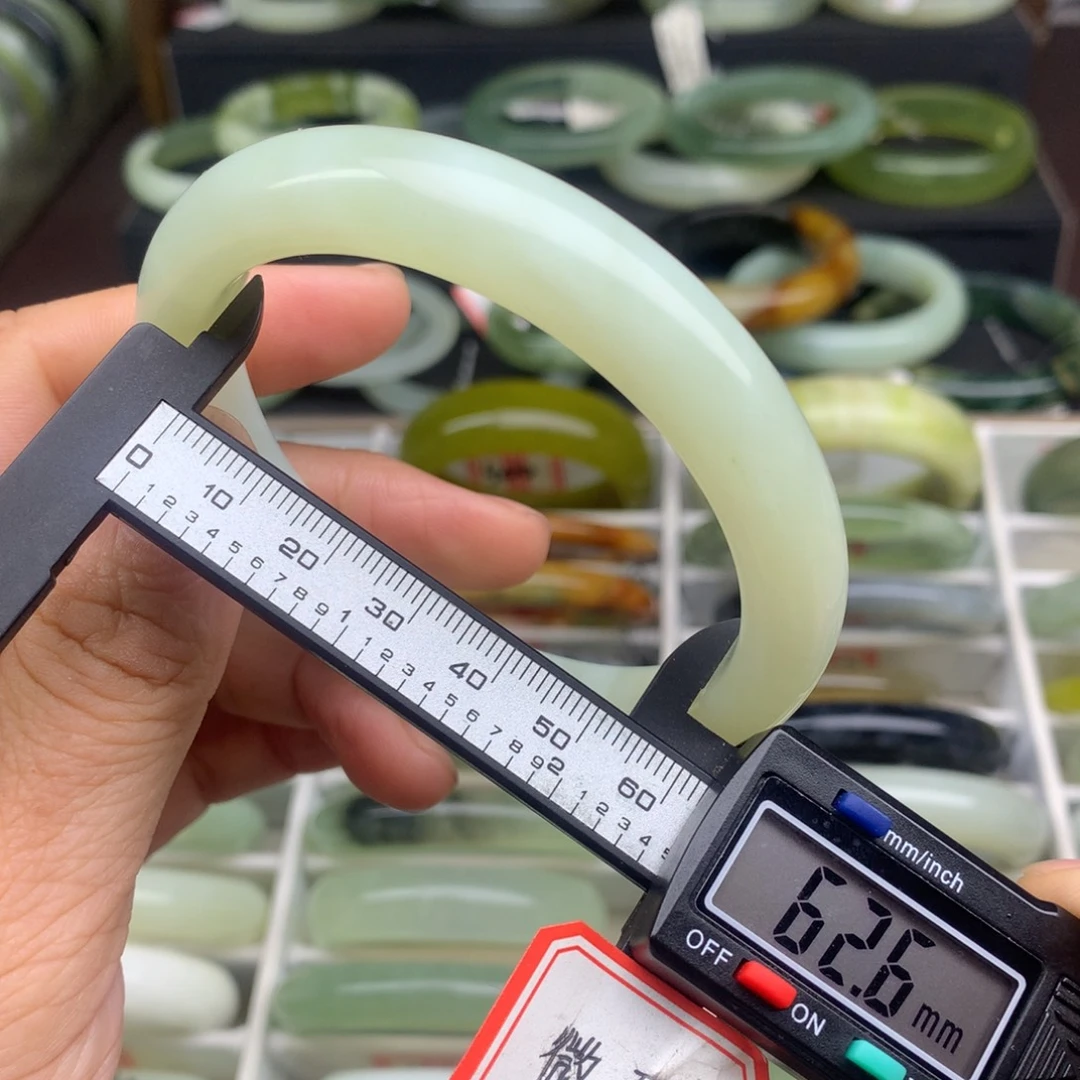 蛇纹石玉未镶嵌手镯519