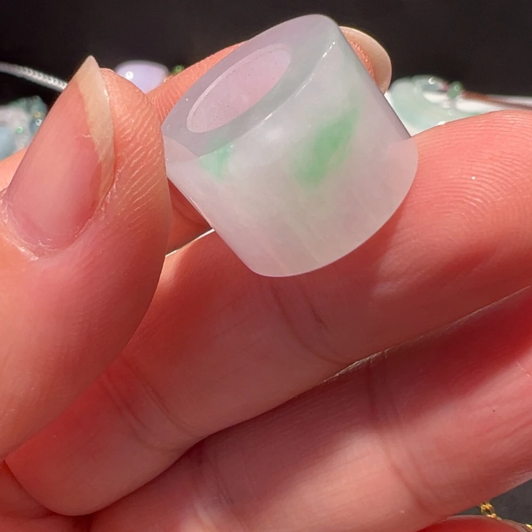 翡翠未镶嵌颈饰吊坠