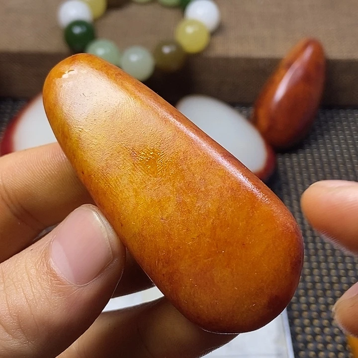 和田玉未镶嵌把件