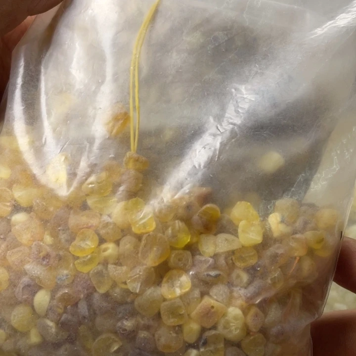 未镶嵌琥珀珠宝奇石