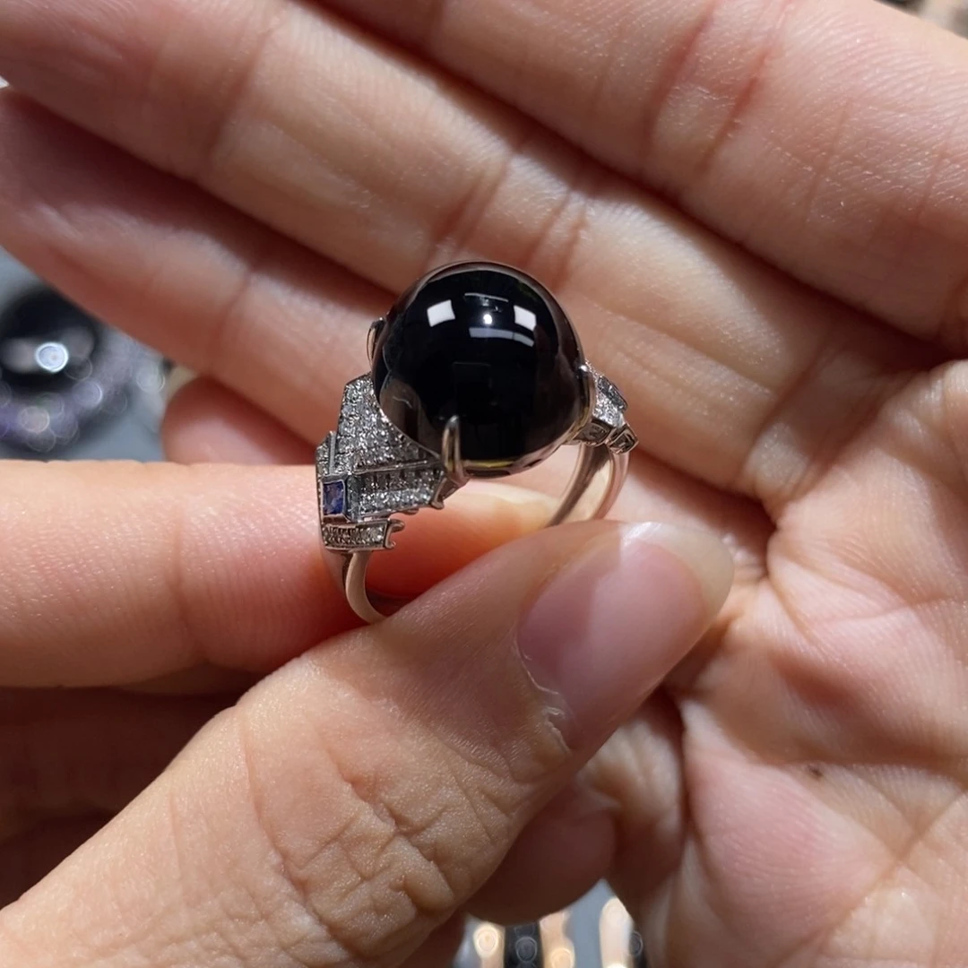 18K金镶嵌戒指翡翠墨翠