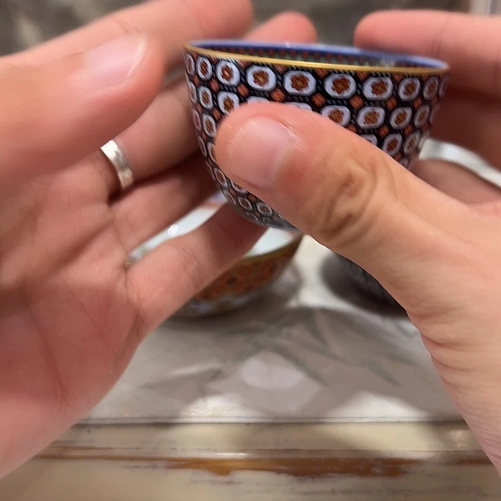 珐琅彩敦煌鹦鹉小缸杯