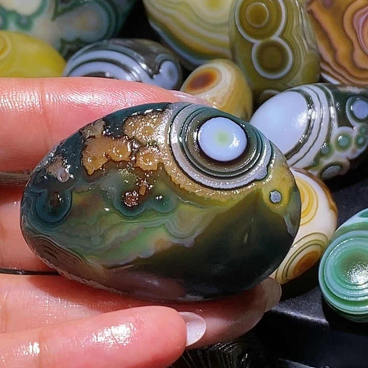 玛瑙/玉髓未镶嵌珠宝奇石92