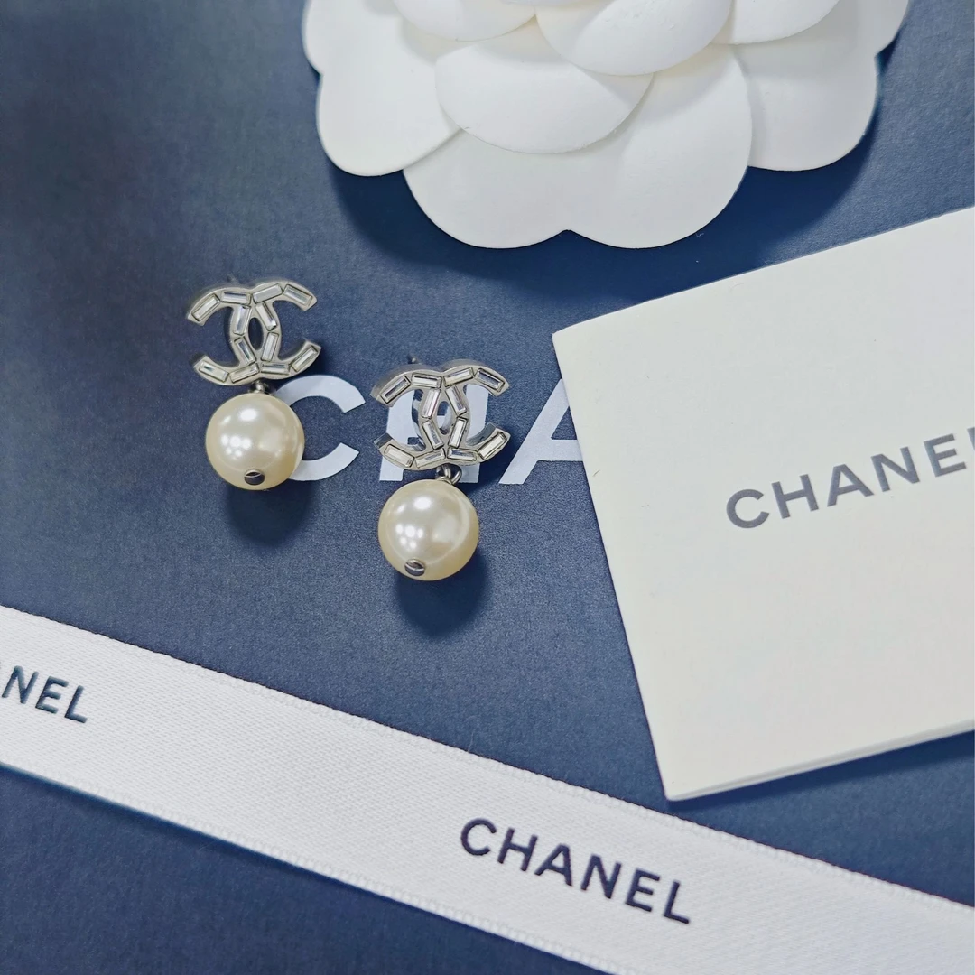 未使用 Chanel/香奈儿 耳环气质珠珠经典精致银色镶钻