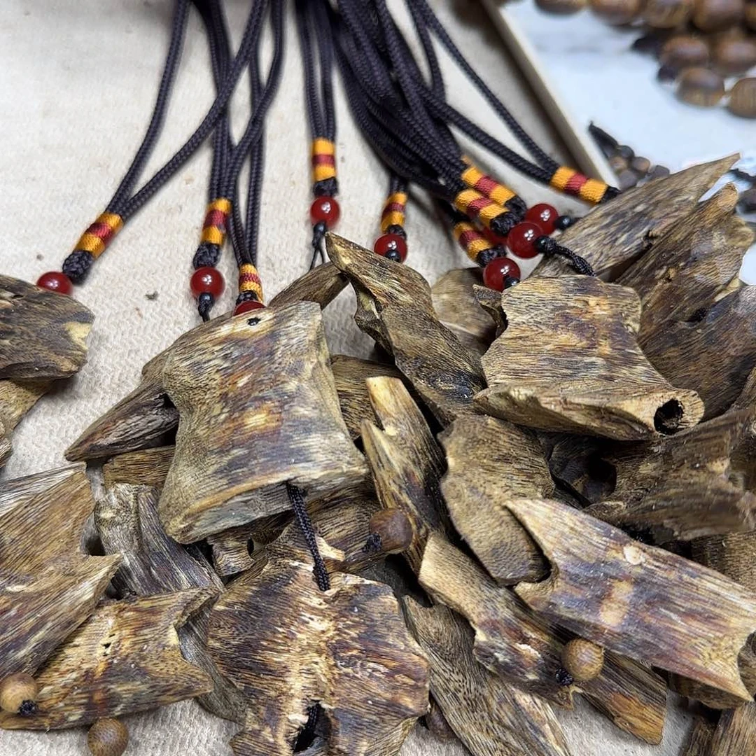 沉香碎屑沉香奇楠沉香原材料挂件多样性发一条