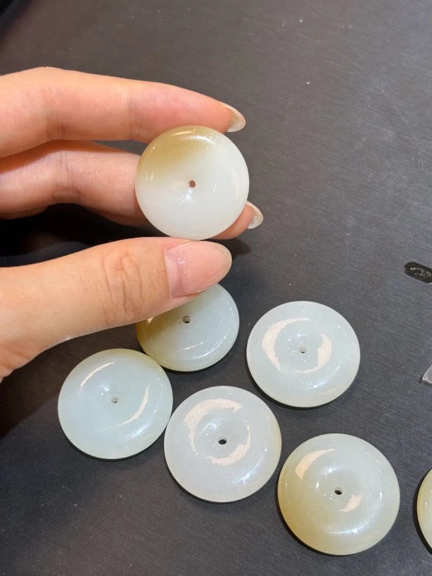 2105和田玉平安扣多样性发其一约27.5*7