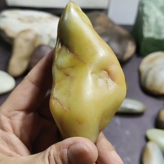 一***牙未镶嵌和田玉（糖玉）摆件