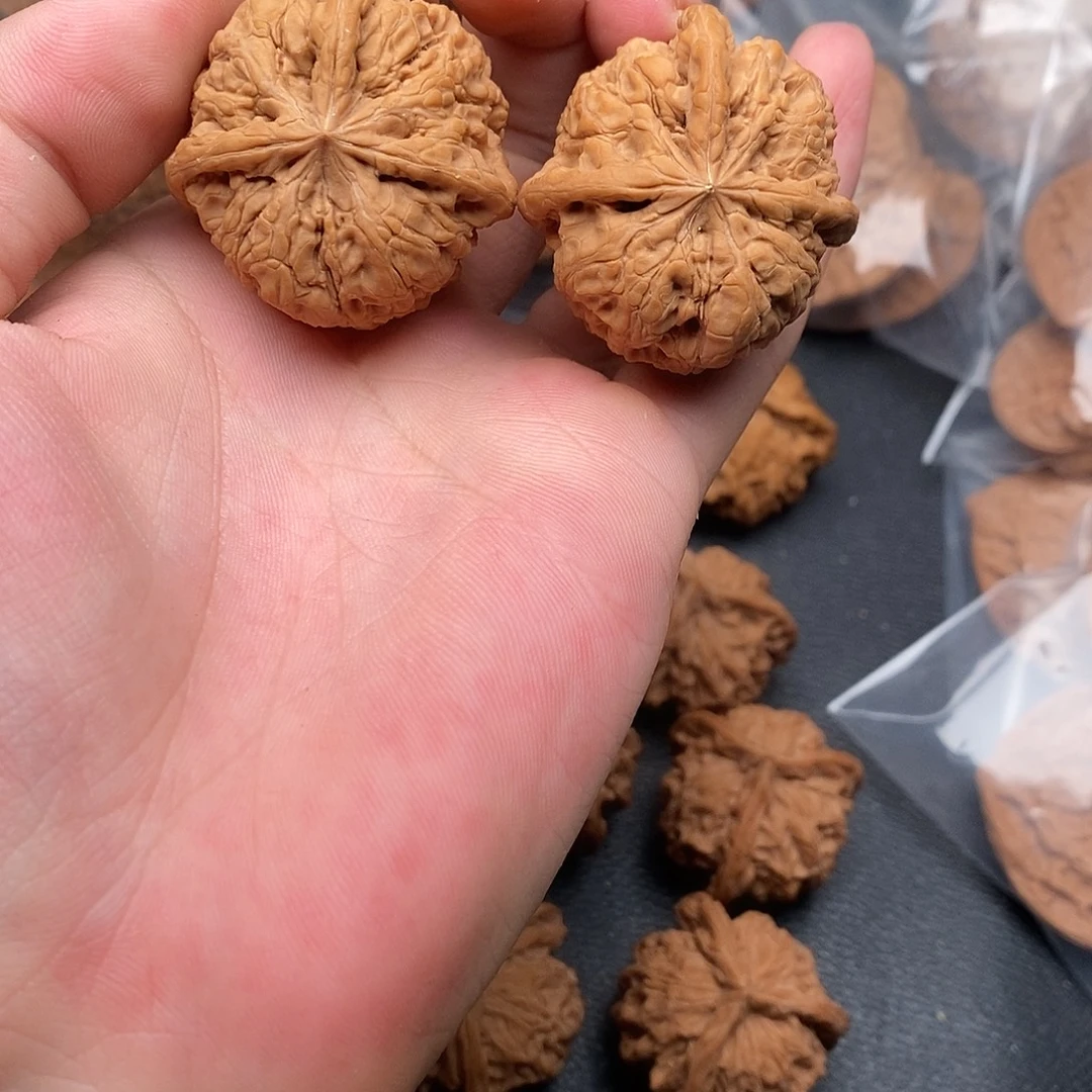 文玩核桃吊坠雨花石三棱