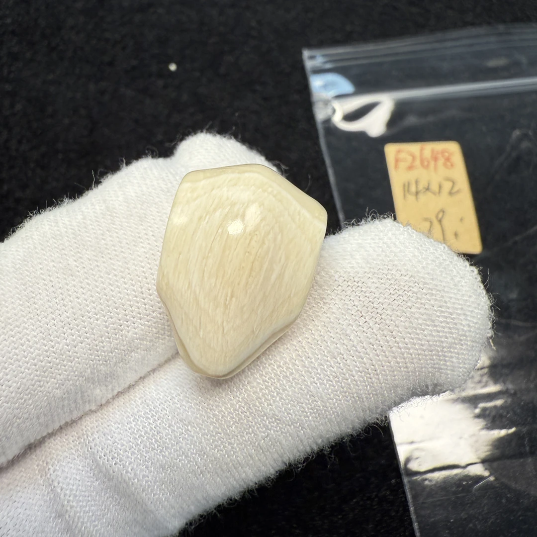 F2648猛犸象牙冰料满纹果冻料鲨鱼背三通14*12mm