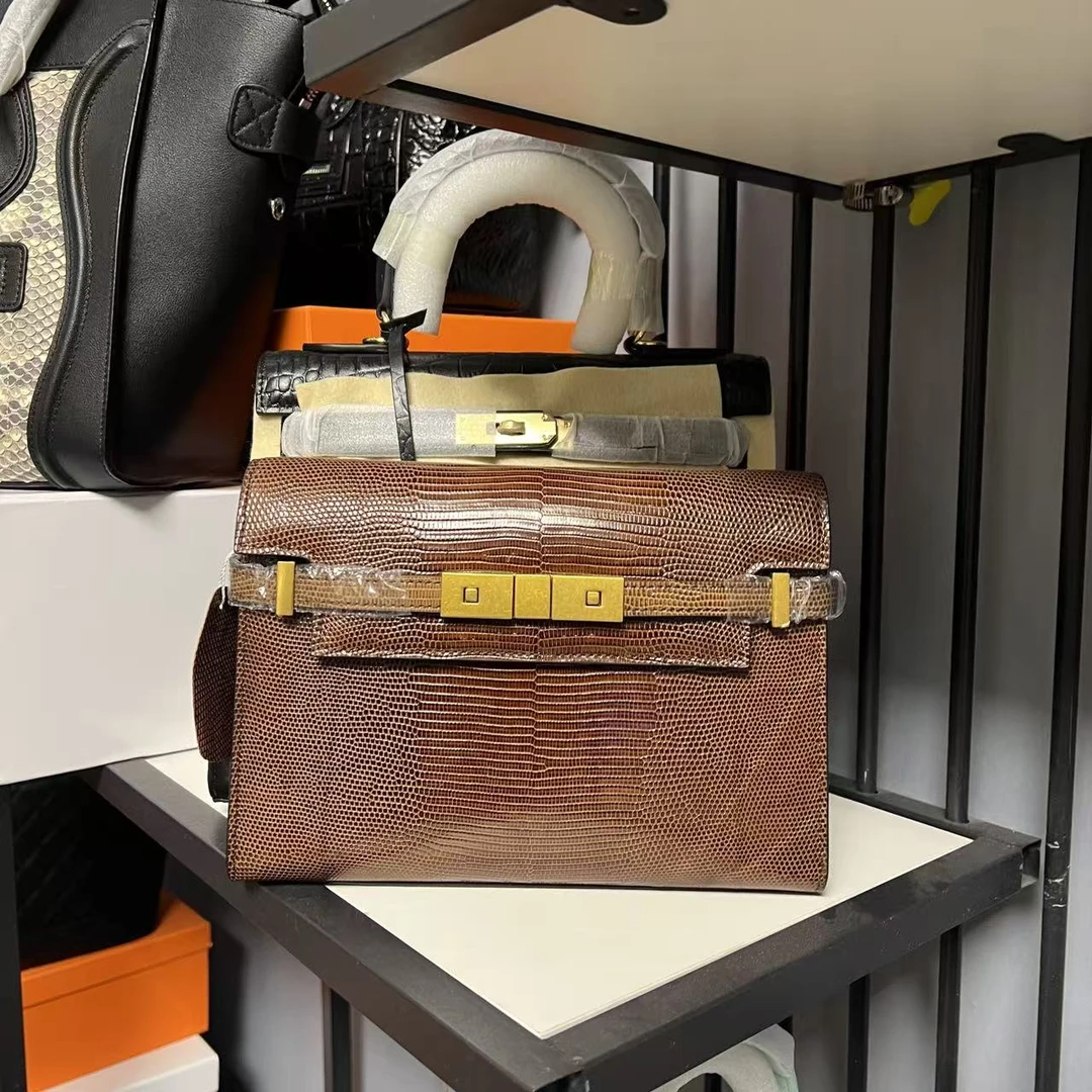 稀有皮合集女包以直播间展示为主