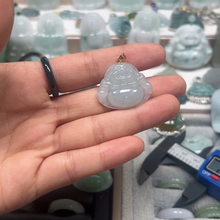 翡翠未镶嵌颈饰佛公