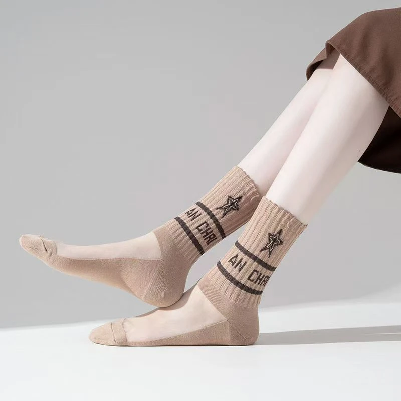 拉德色系袜子女ins潮简约棉底中筒水晶长筒袜搭配鲨鱼裤毛毛鞋