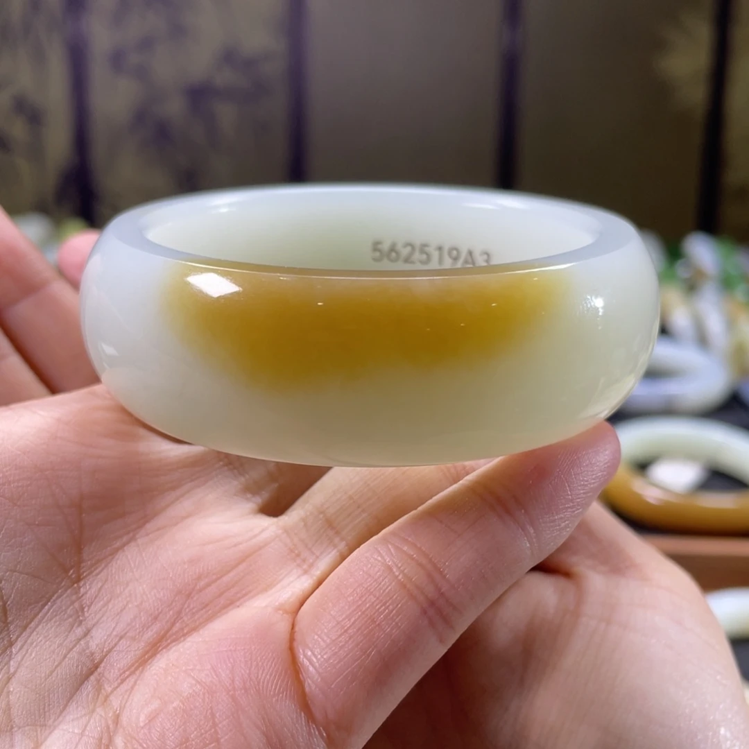 和田玉未镶嵌手镯56圈