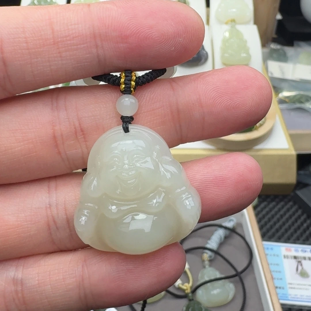 熊***石和田玉未镶嵌颈饰